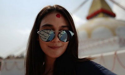  Liburan ke Nepal, Dahi Merah Luna Maya Jadi Sorotan Netizen